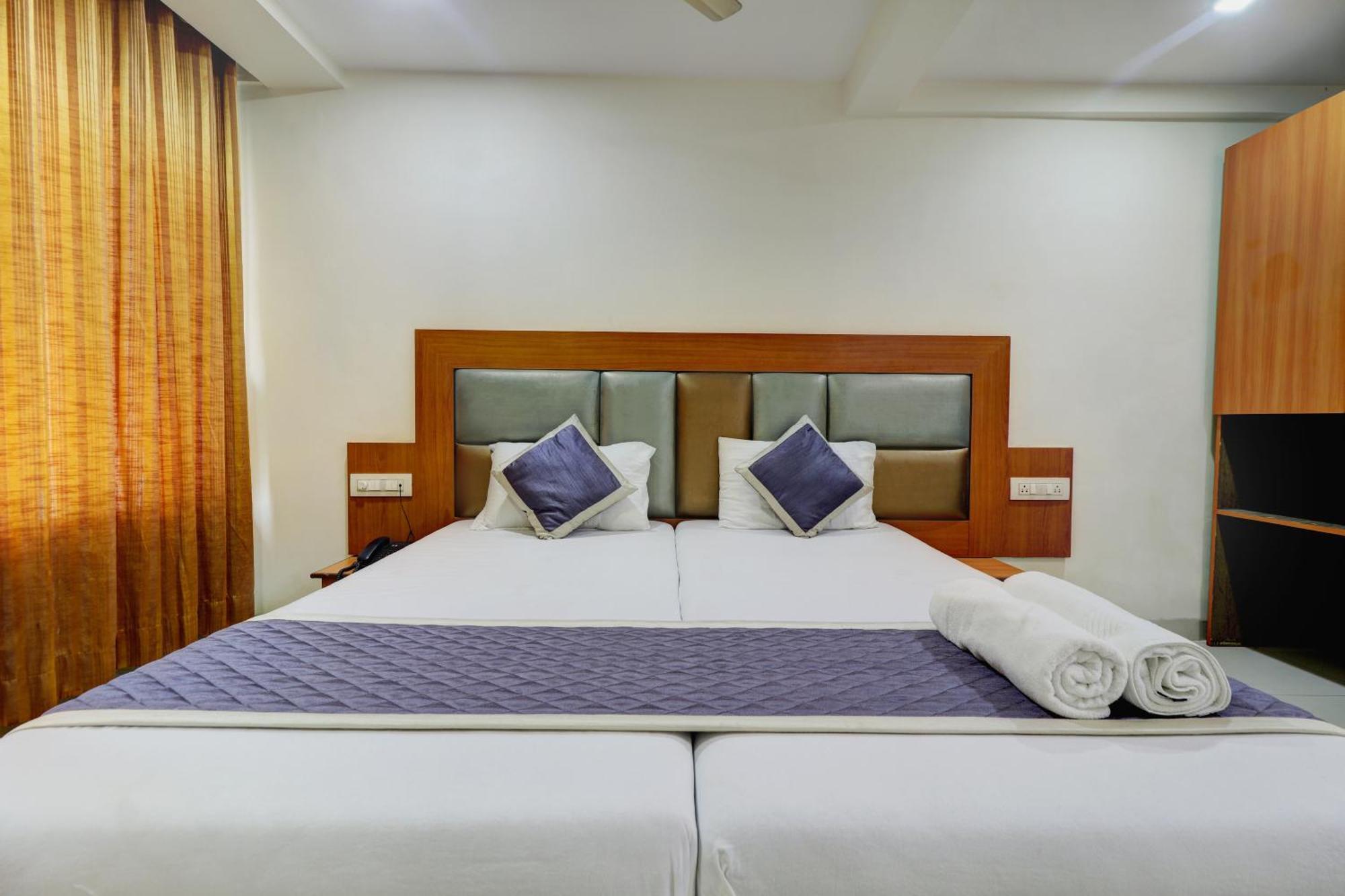 Hotel New Sarovar Grand Panvel Bagian luar foto
