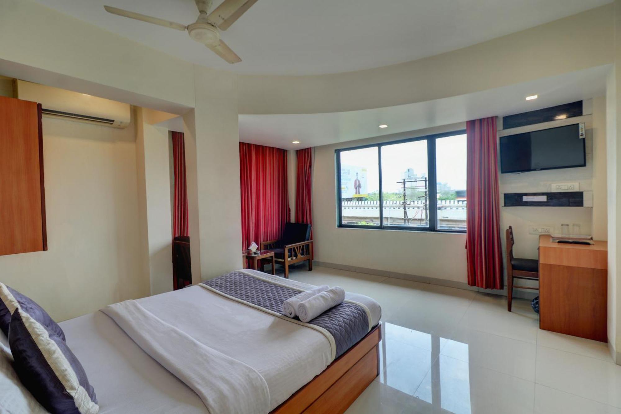 Hotel New Sarovar Grand Panvel Bagian luar foto