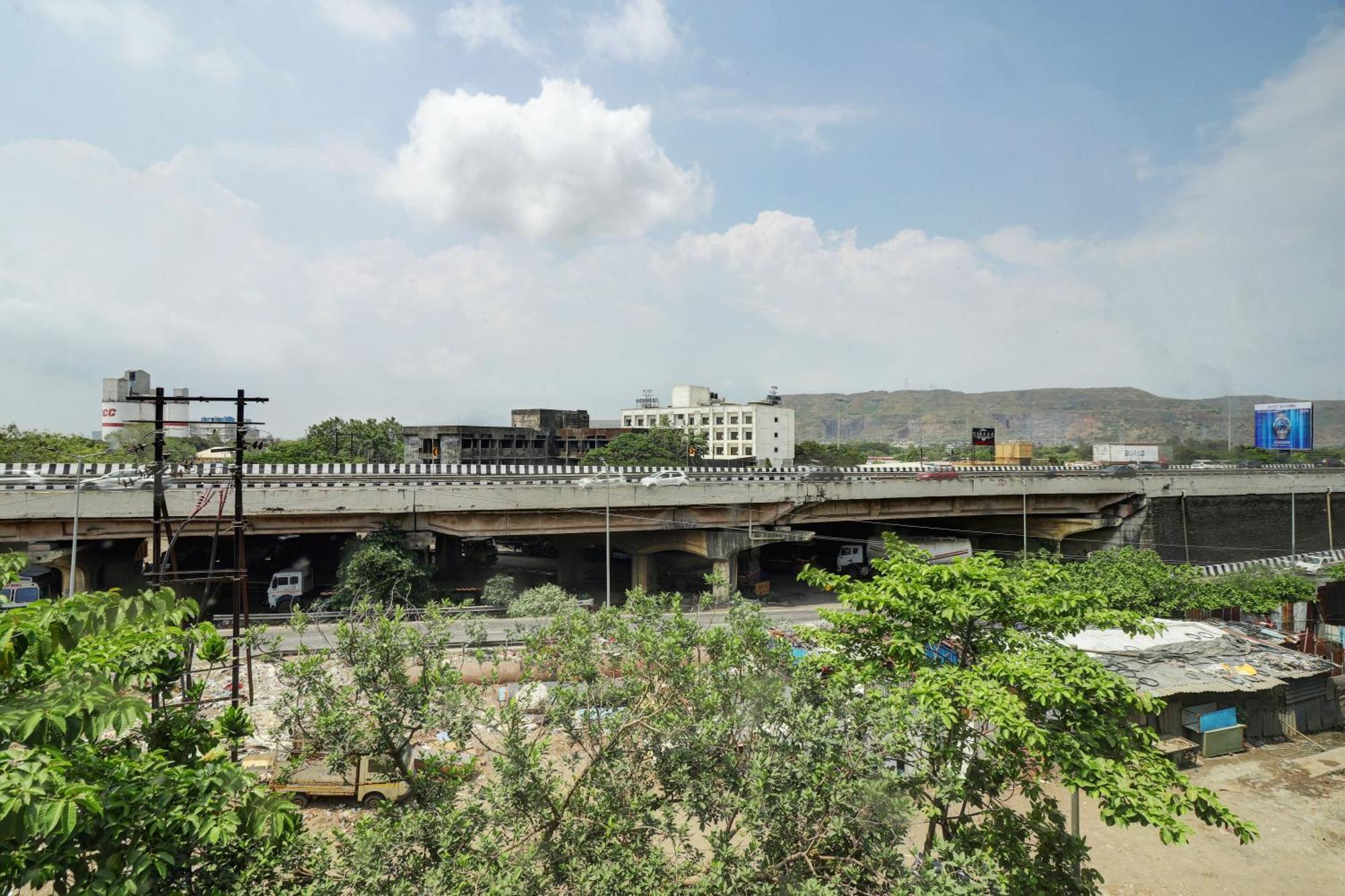 Hotel New Sarovar Grand Panvel Bagian luar foto